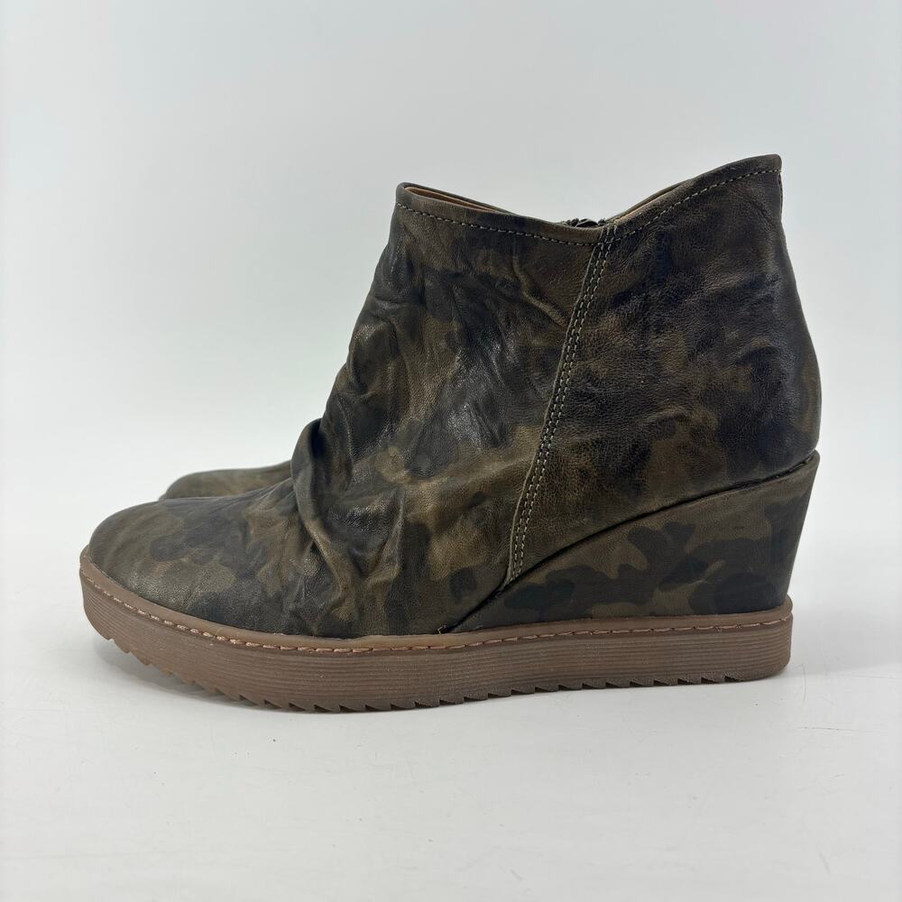 Sofft Siri Womens Size 10 Camo Bootie Ankle Boot Green Leather